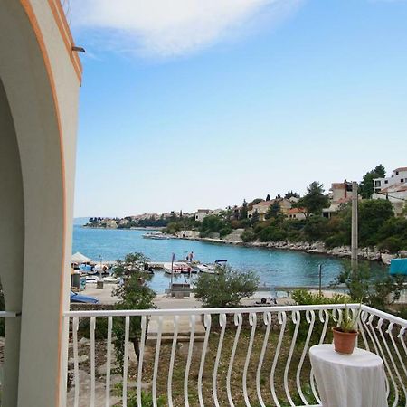 Apartmani Laura Trogir Exterior photo
