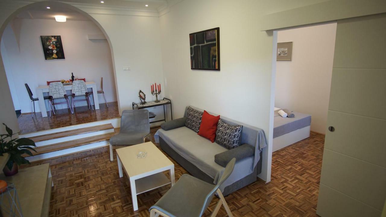 Apartmani Laura Trogir Exterior photo