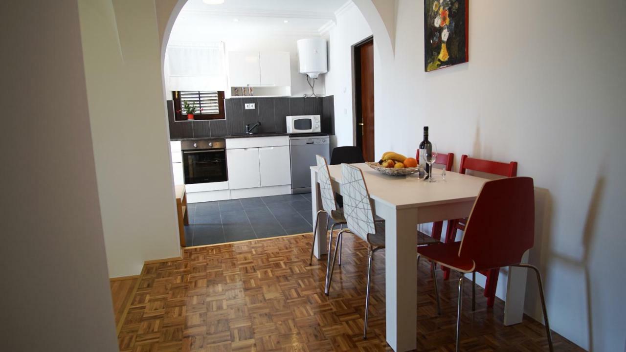 Apartmani Laura Trogir Exterior photo