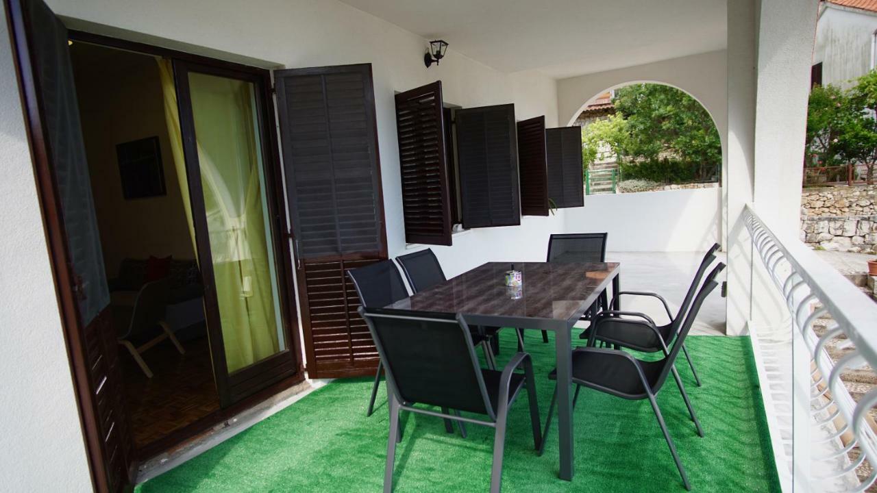Apartmani Laura Trogir Exterior photo