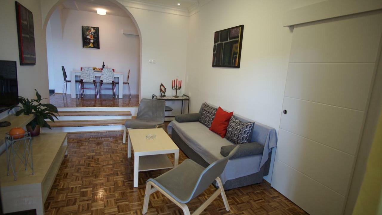 Apartmani Laura Trogir Exterior photo