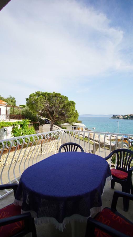 Apartmani Laura Trogir Exterior photo