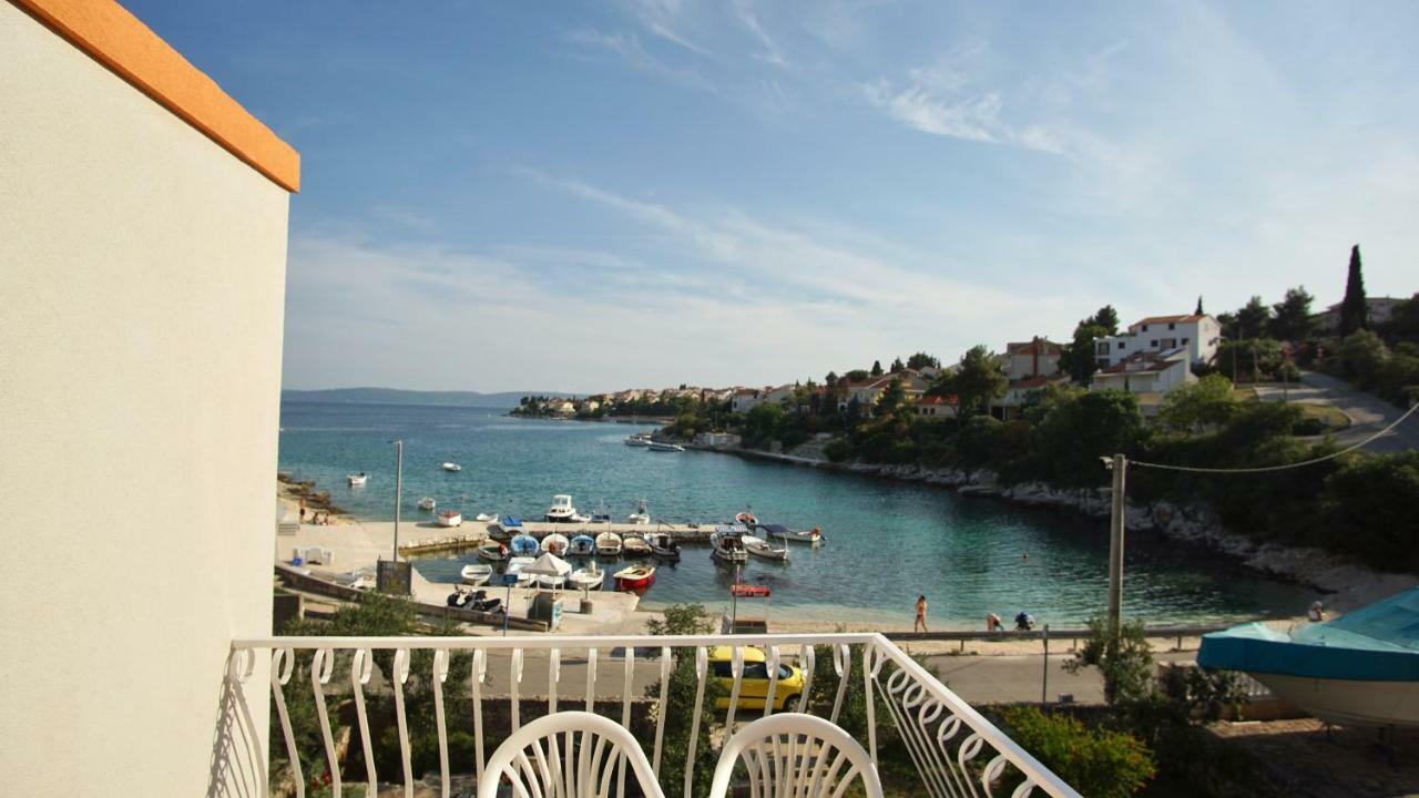 Apartmani Laura Trogir Exterior photo