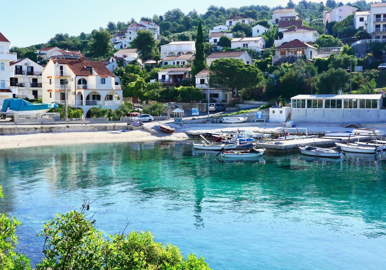 Apartmani Laura Trogir Exterior photo