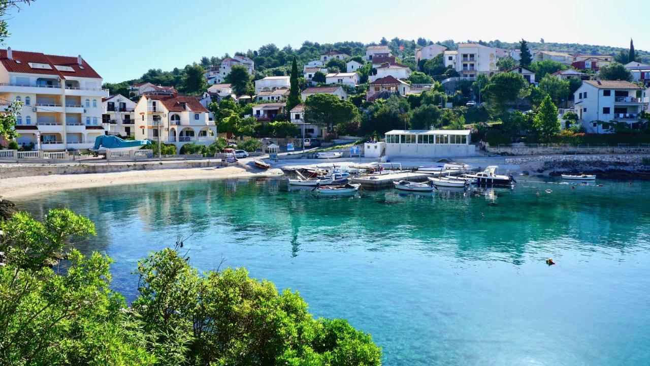 Apartmani Laura Trogir Exterior photo