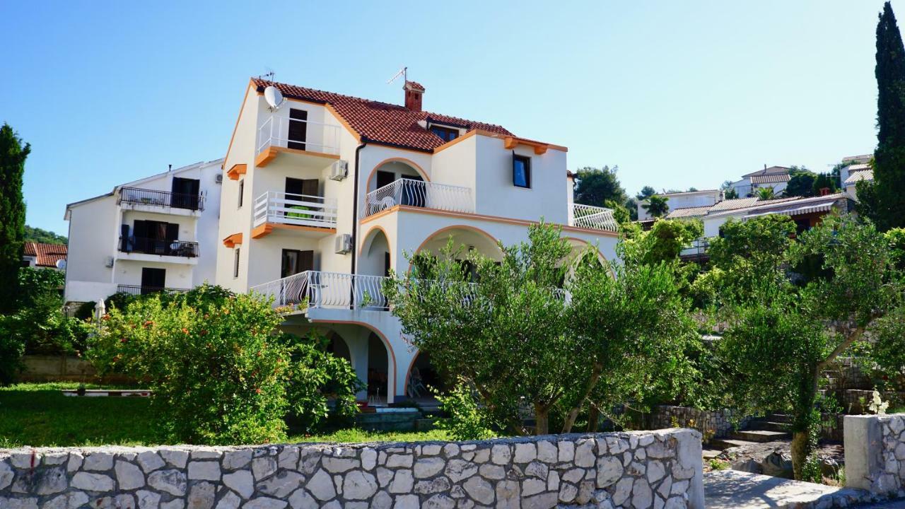 Apartmani Laura Trogir Exterior photo