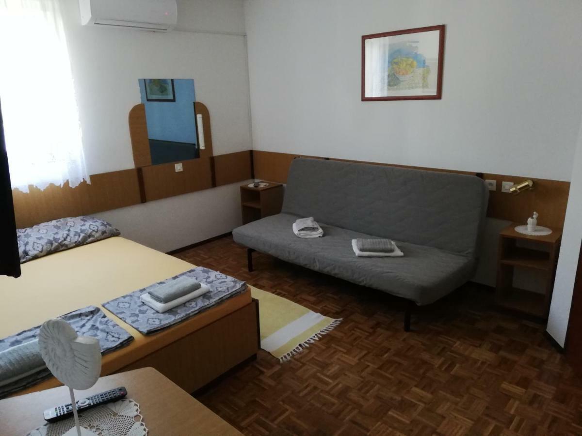 Apartmani Laura Trogir Exterior photo