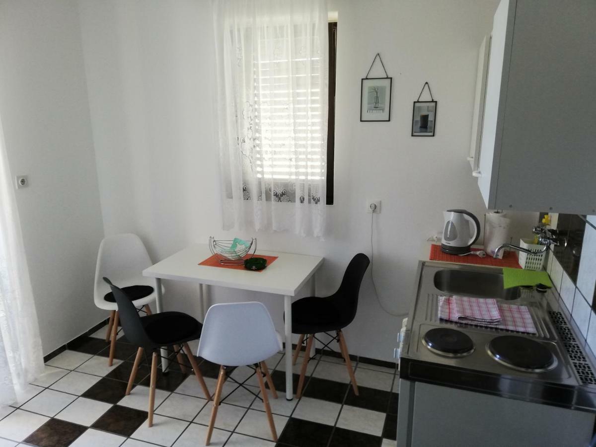 Apartmani Laura Trogir Exterior photo