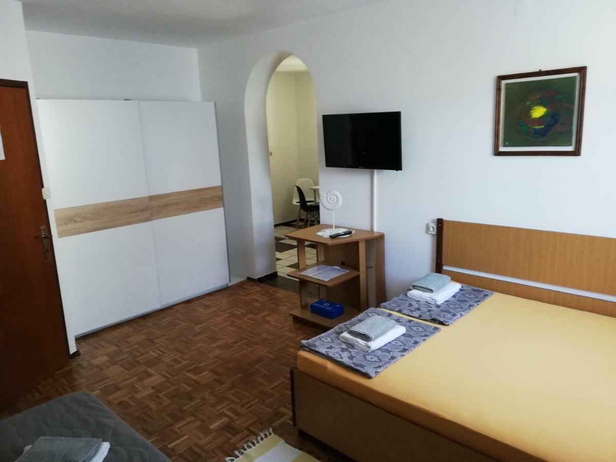 Apartmani Laura Trogir Exterior photo