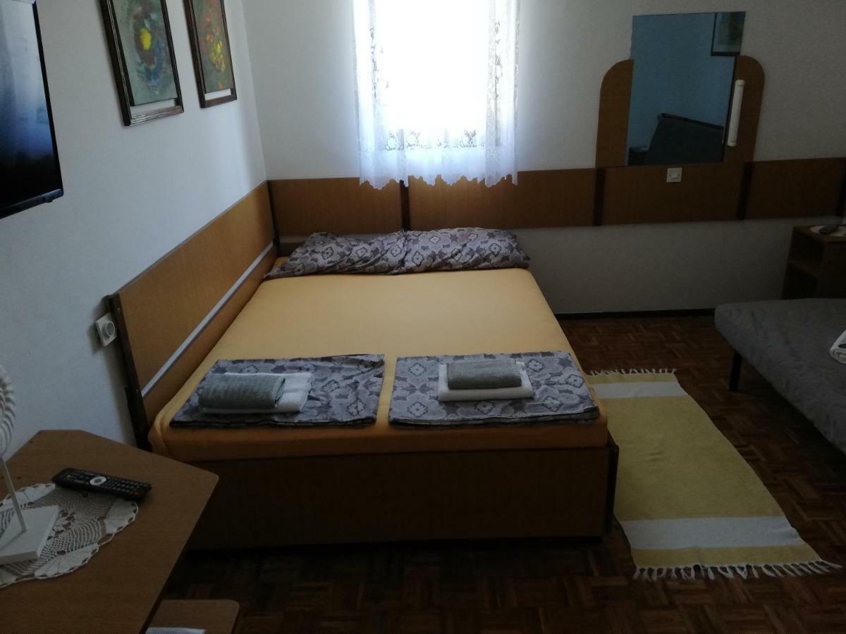 Apartmani Laura Trogir Exterior photo