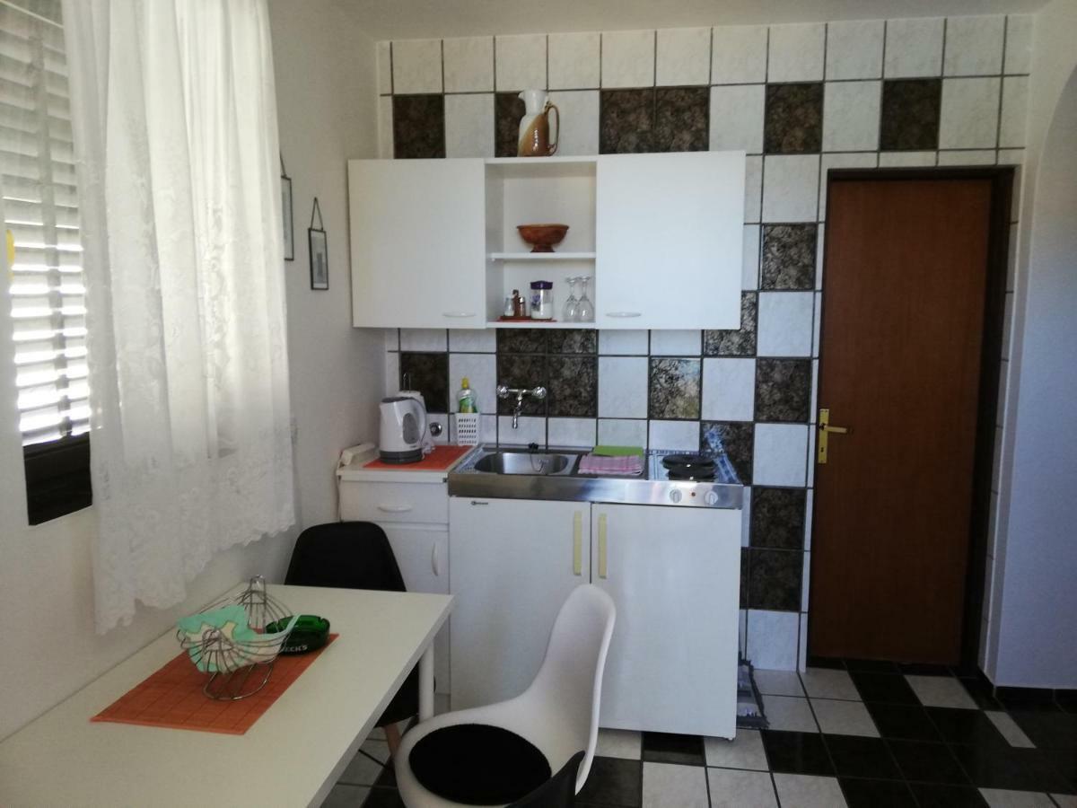 Apartmani Laura Trogir Exterior photo