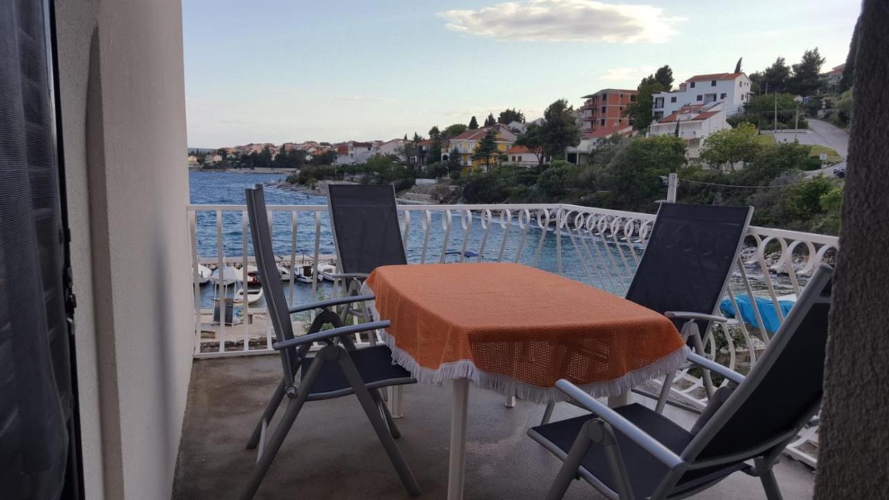 Apartmani Laura Trogir Exterior photo