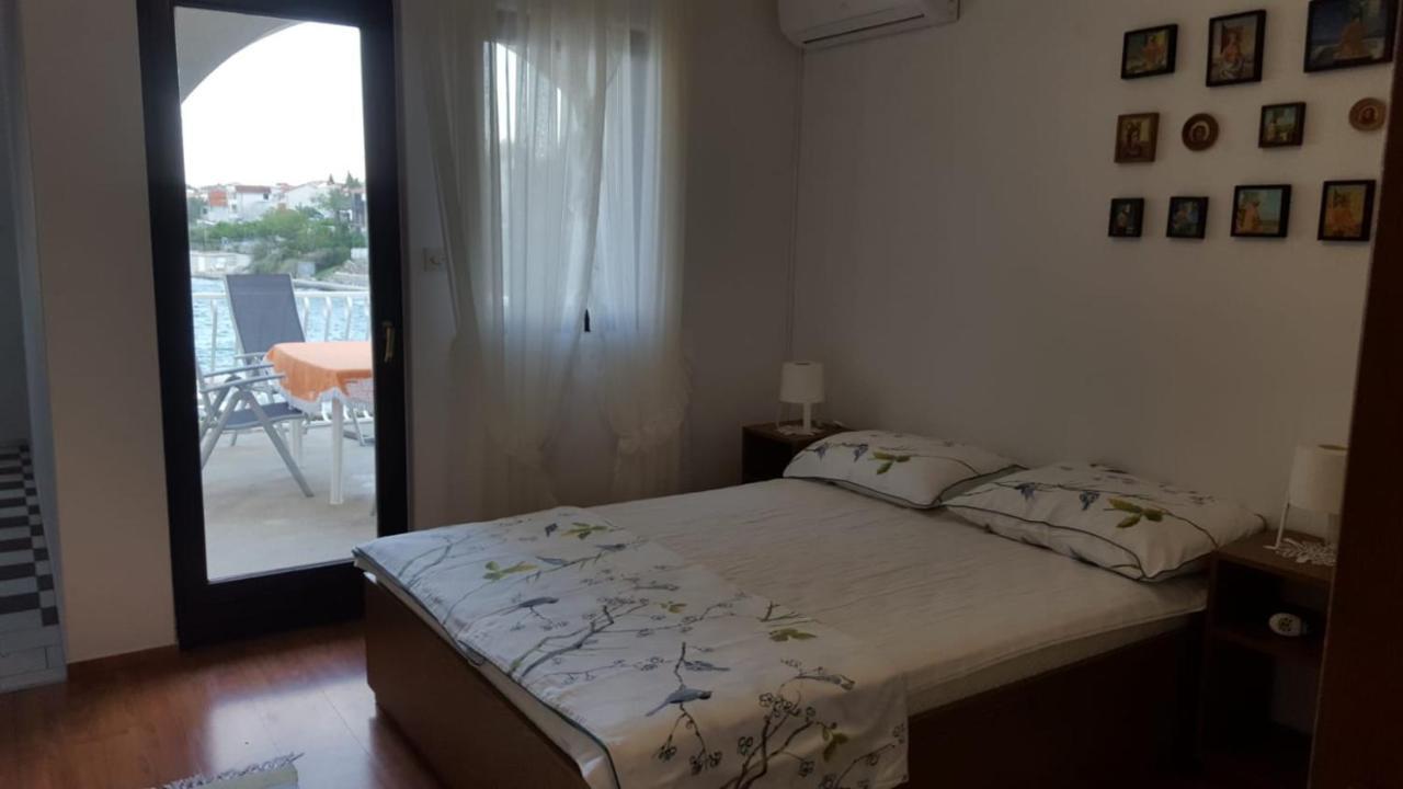 Apartmani Laura Trogir Exterior photo